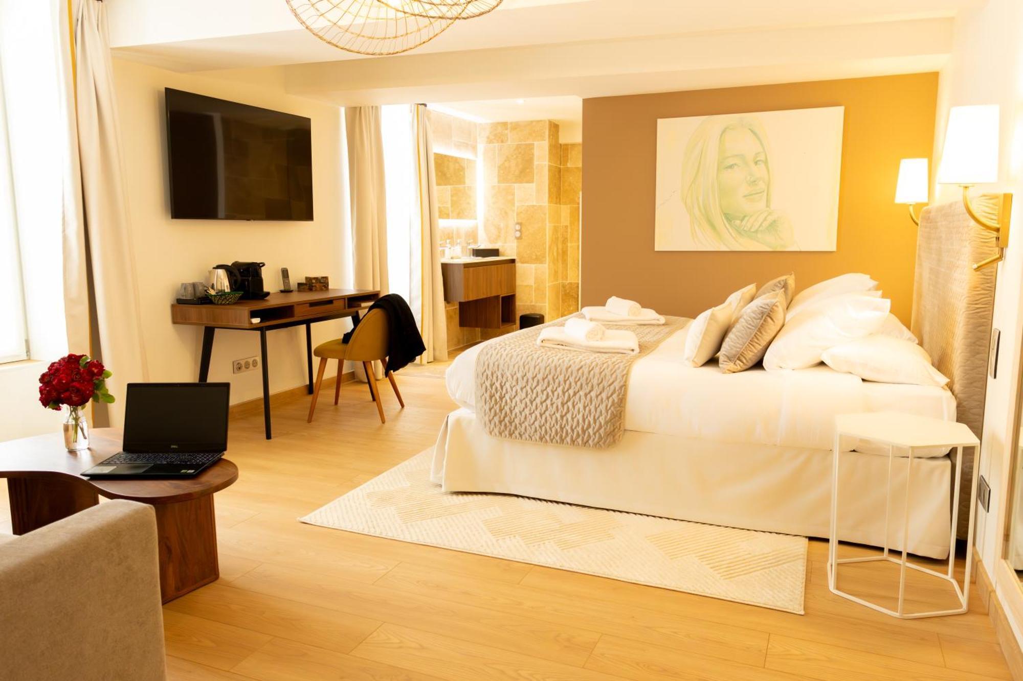 Le Central Boutique Hotel Бон Екстериор снимка