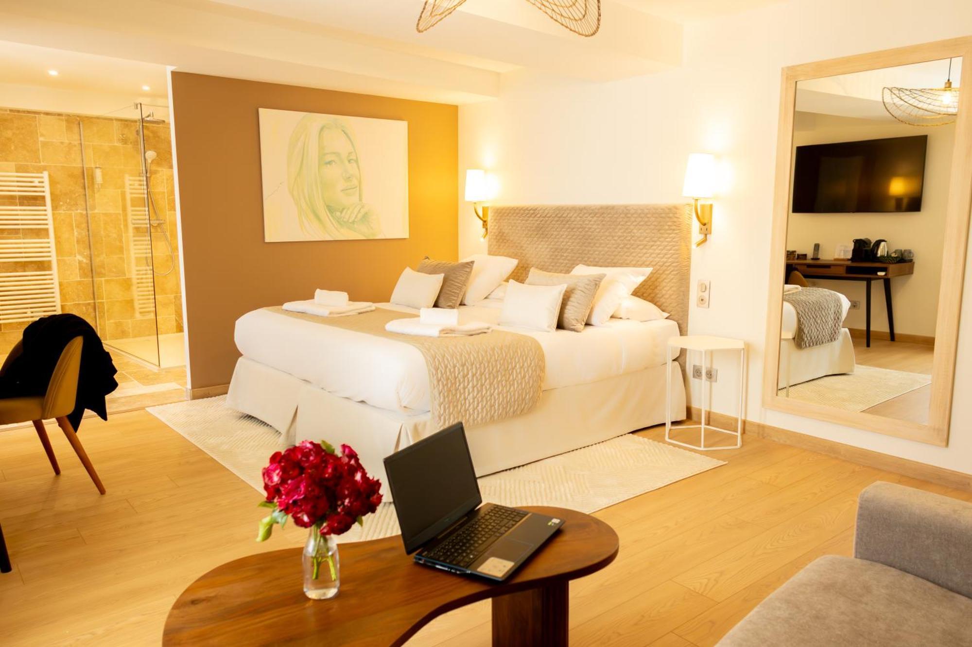 Le Central Boutique Hotel Бон Екстериор снимка