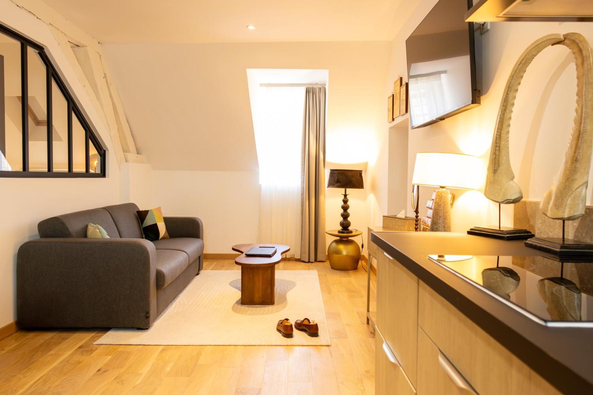 Le Central Boutique Hotel Бон Екстериор снимка
