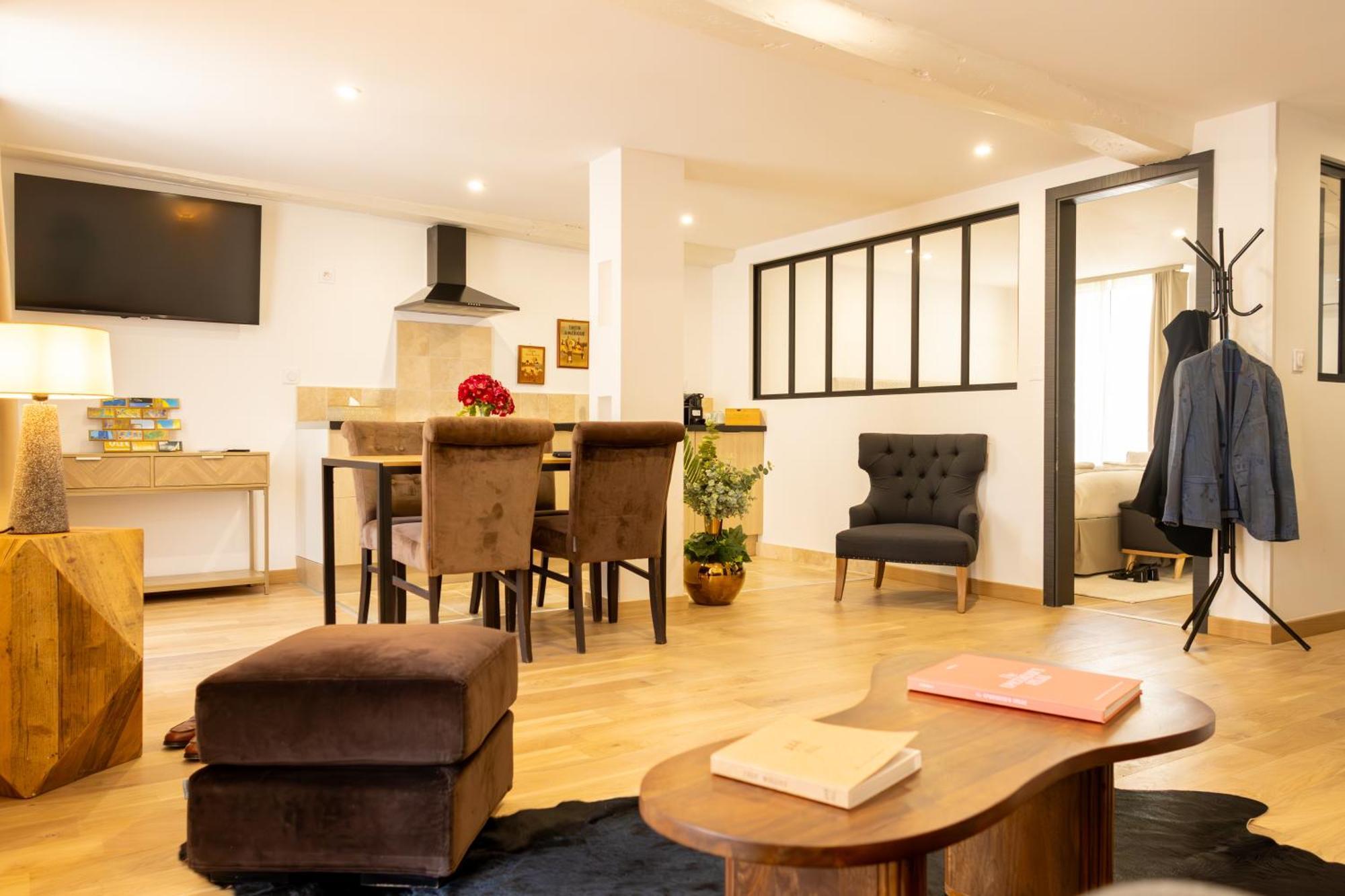 Le Central Boutique Hotel Бон Екстериор снимка