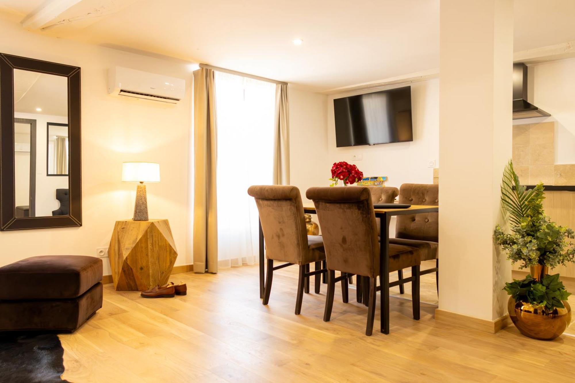 Le Central Boutique Hotel Бон Екстериор снимка