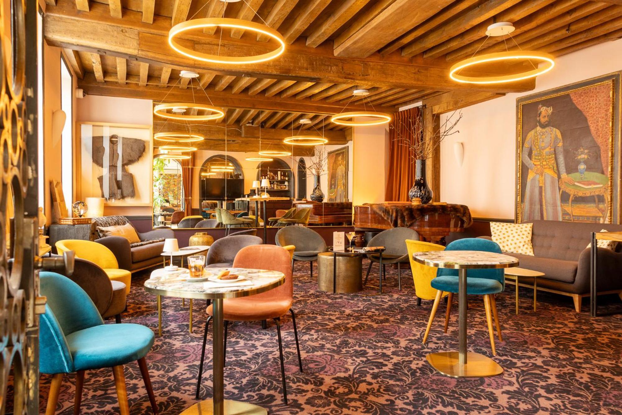 Le Central Boutique Hotel Бон Екстериор снимка