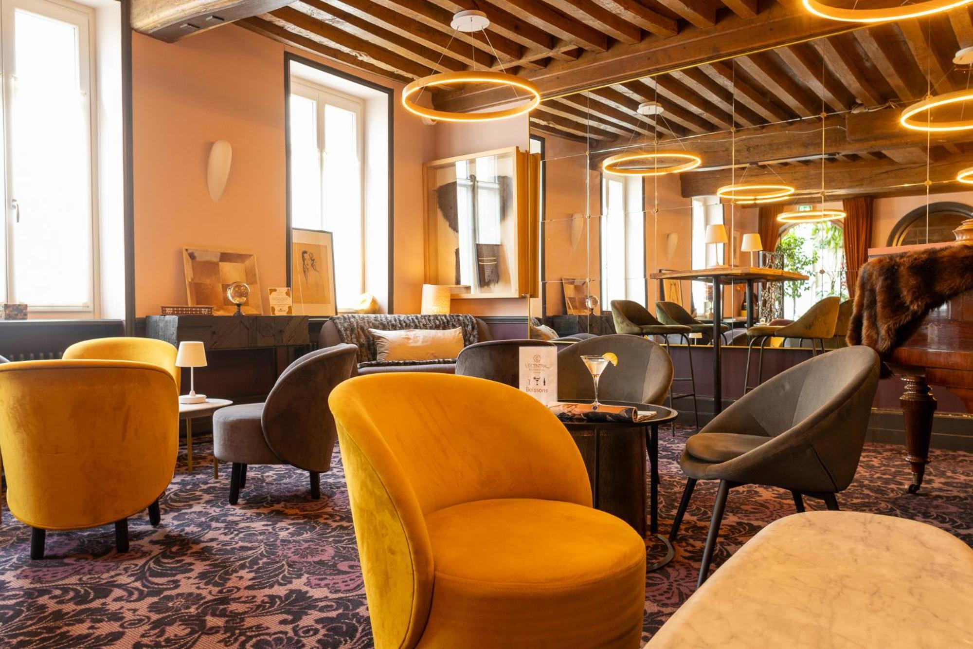 Le Central Boutique Hotel Бон Екстериор снимка