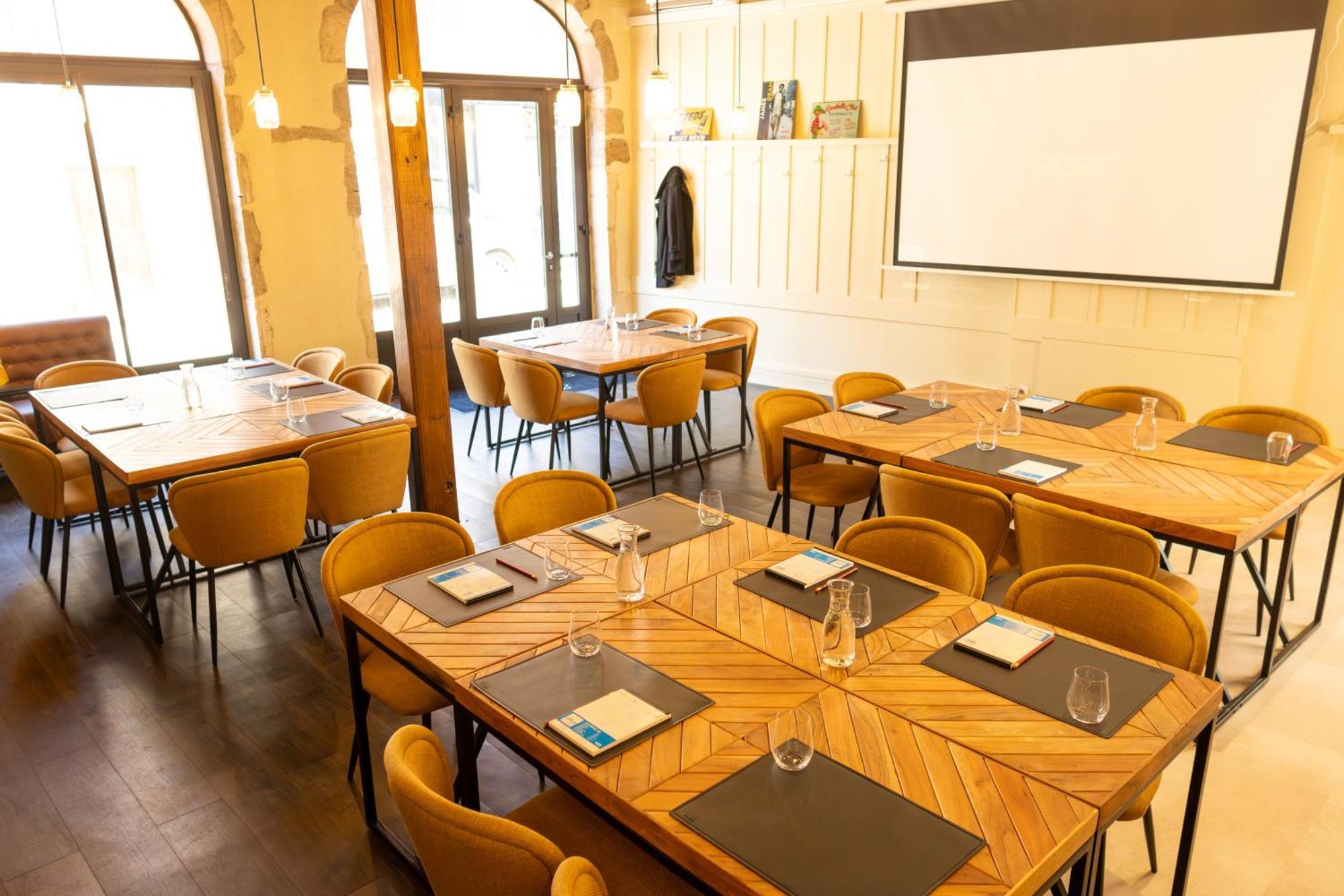 Le Central Boutique Hotel Бон Екстериор снимка